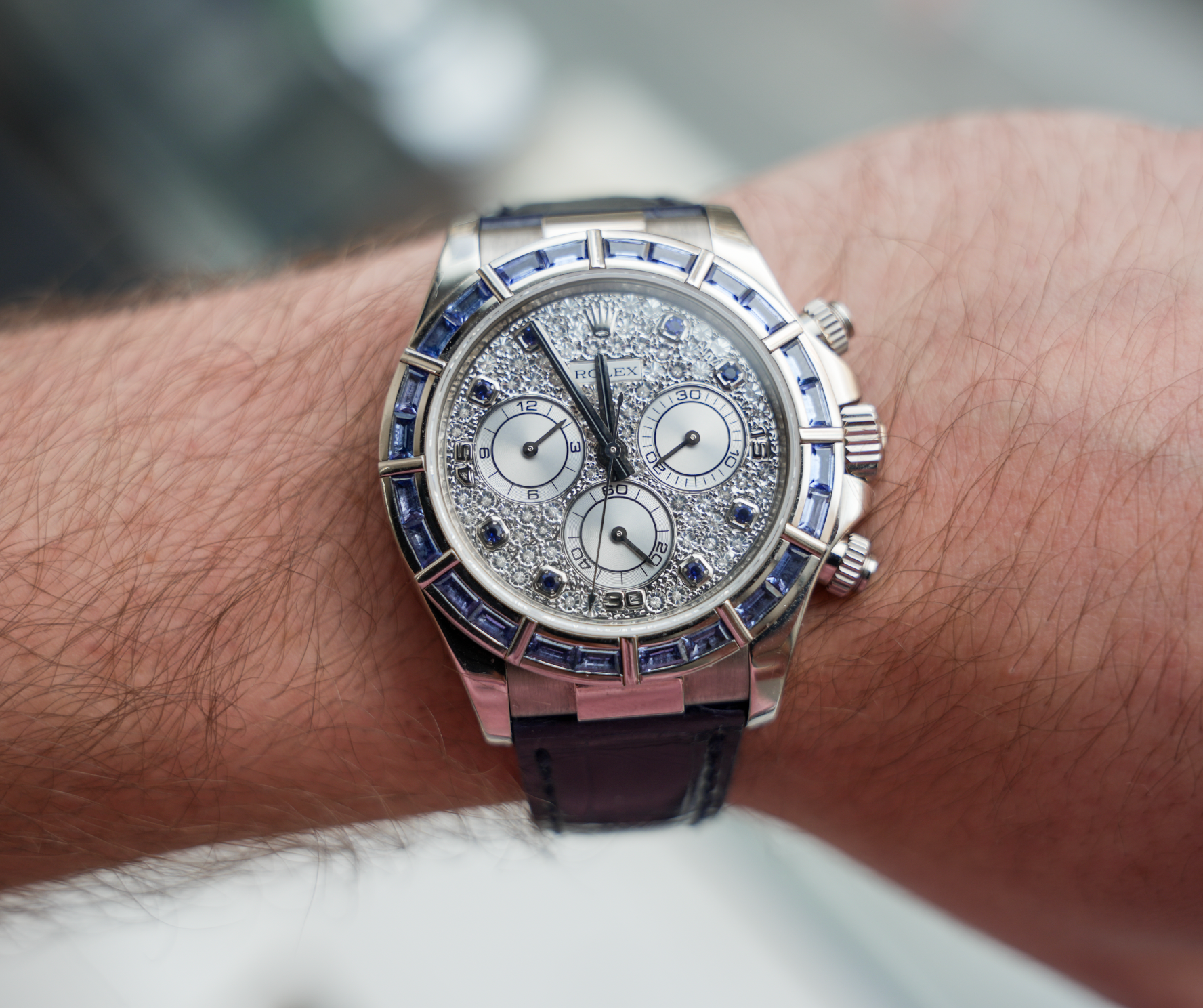 Rolex Cosmograph Daytona 40mm 18K White Gold Blue Sapphire Bezel Diamond Pavé Dial Blue Alligator Strap – Ref. 116589SACI
