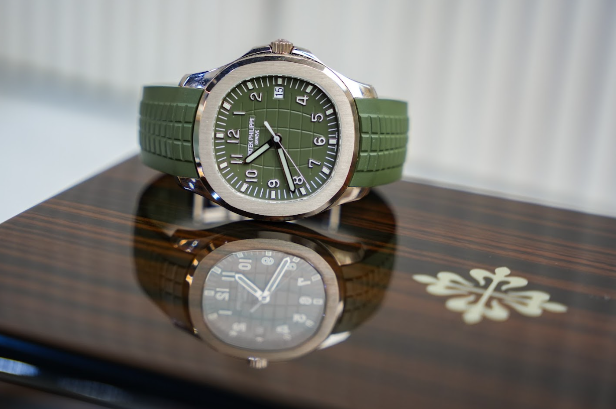 Patek Philippe Aquanaut 5168G-010 42.2mm 18K White Gold Khaki Green Dial