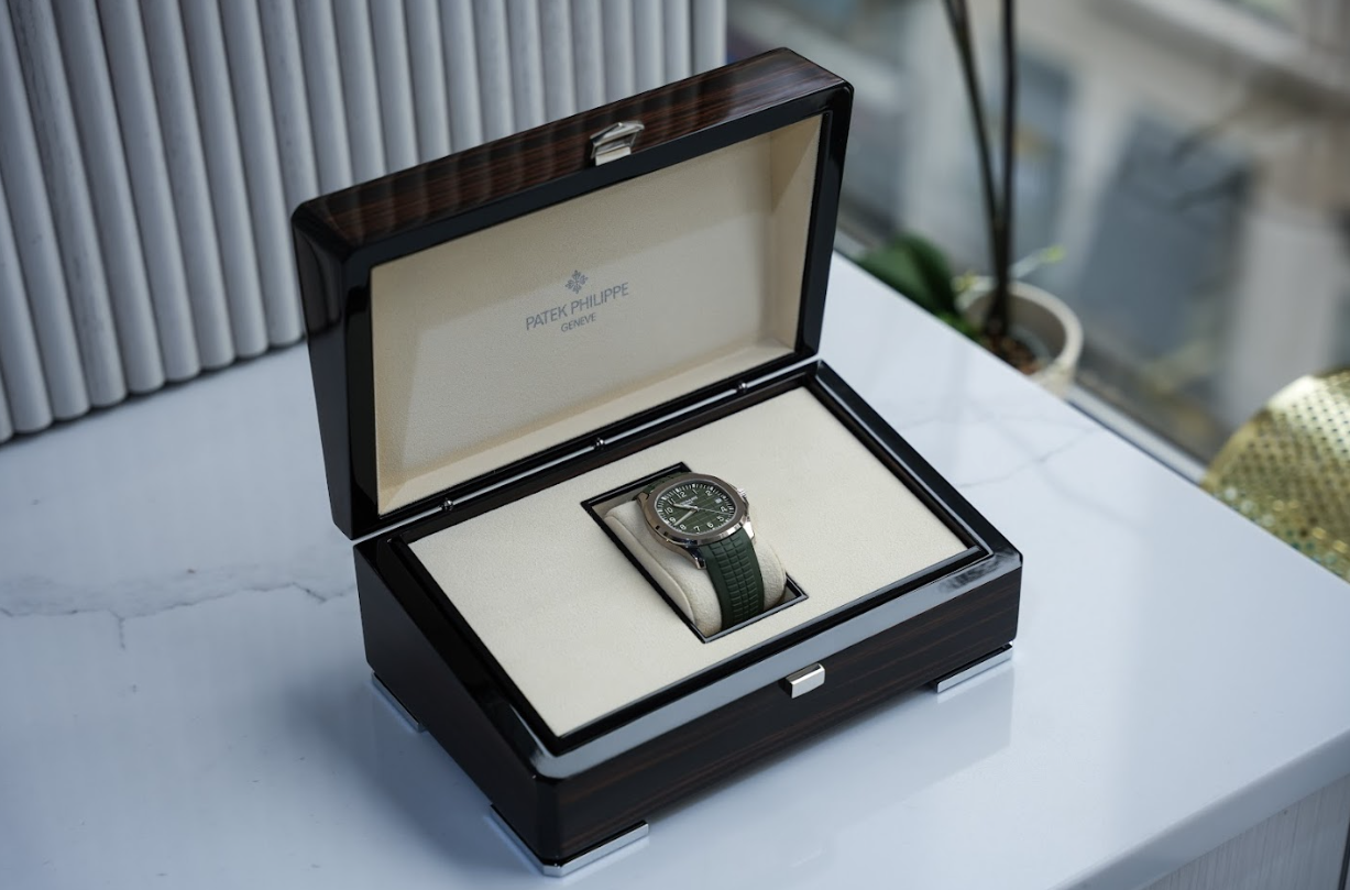 Patek Philippe Aquanaut 5168G-010 42.2mm 18K White Gold Khaki Green Dial