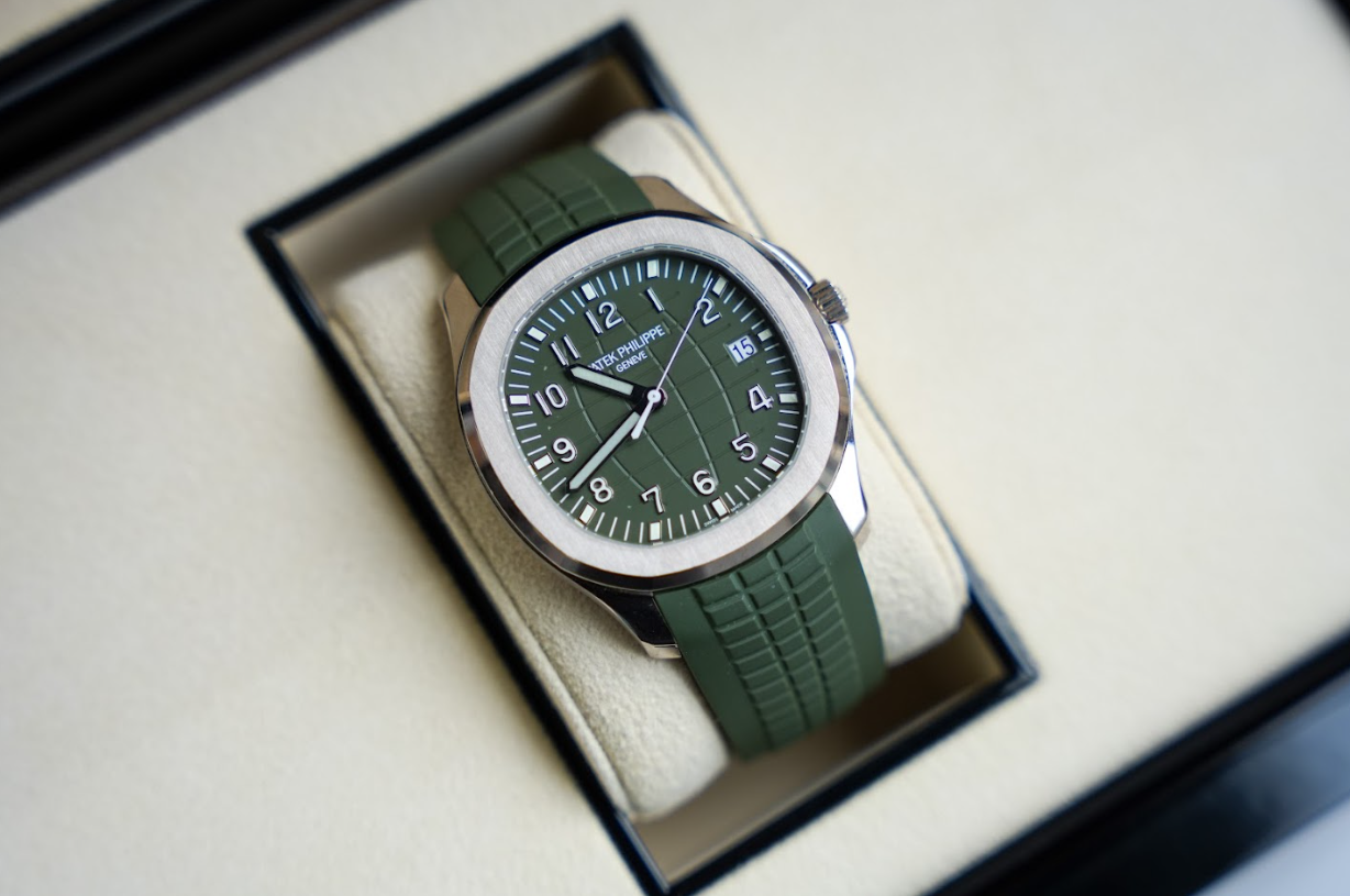 Patek Philippe Aquanaut 5168G-010 42.2mm 18K White Gold Khaki Green Dial