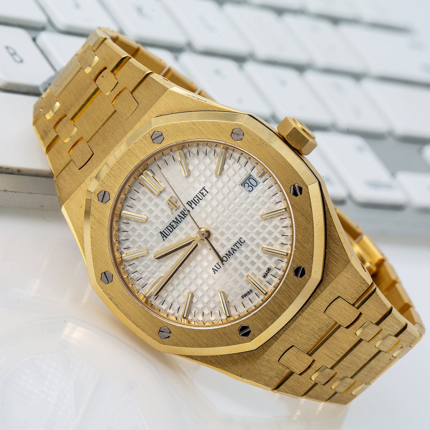 Audemars Piguet Royal Oak Selfwinding 15450BA 37MM White Dial With Yellow Gold Bracelet